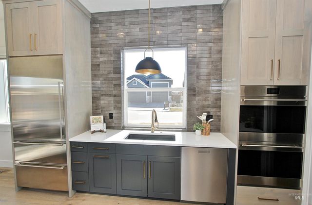 822 N Danville Ave, Eagle, ID 83616