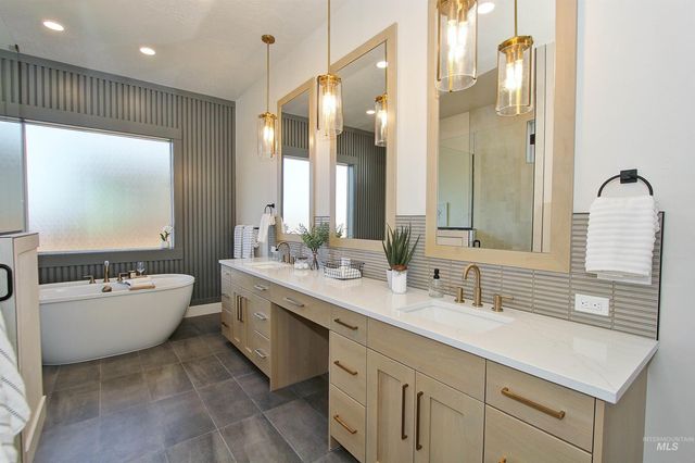 822 N Danville Ave, Eagle, ID 83616