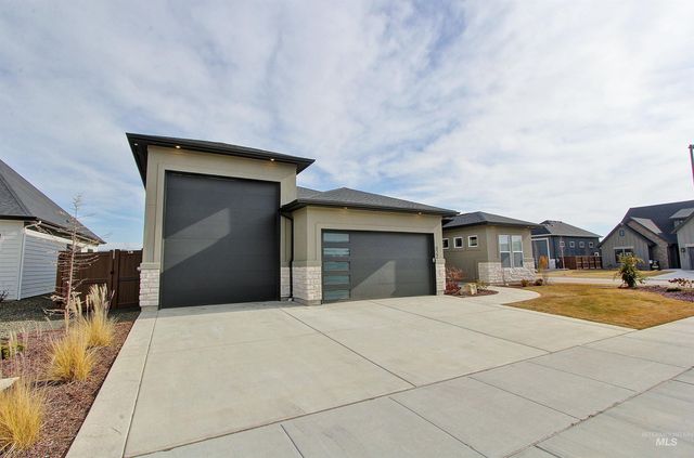 822 N Danville Ave, Eagle, ID 83616