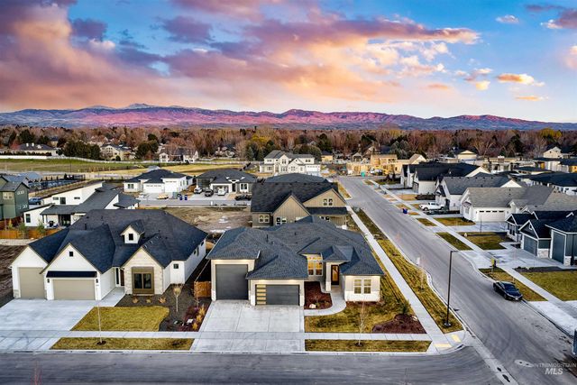 822 N Danville Ave, Eagle, ID 83616