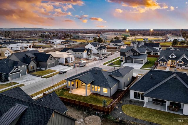 822 N Danville Ave, Eagle, ID 83616