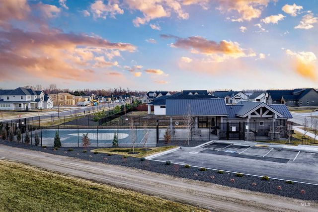 822 N Danville Ave, Eagle, ID 83616