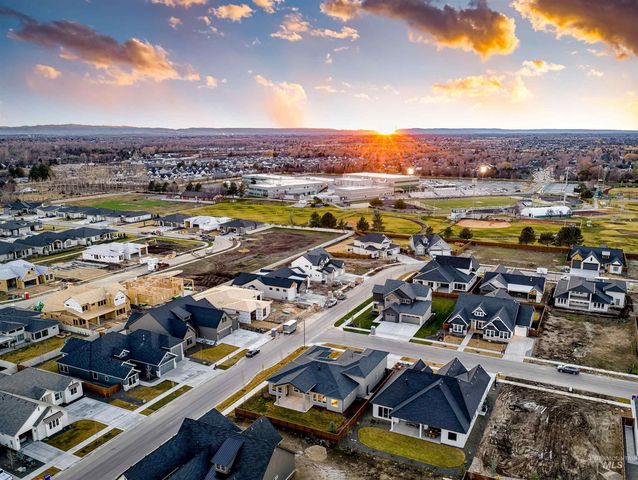 822 N Danville Ave, Eagle, ID 83616