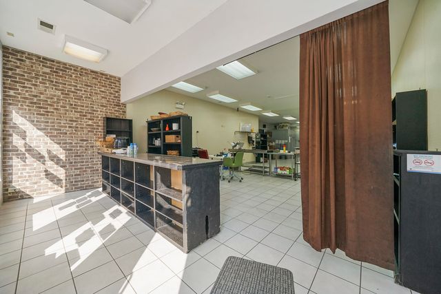 907 N DAMEN Avenue 101, Chicago, IL 60622