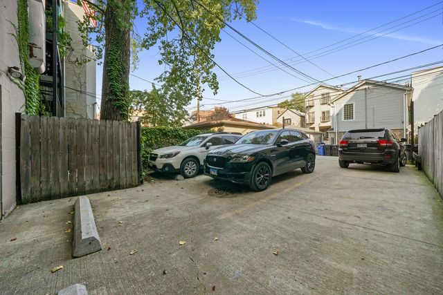 907 N DAMEN Avenue 101, Chicago, IL 60622