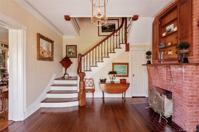35 S Penataquit Avenue, Bay Shore, NY 11706
