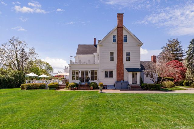 35 S Penataquit Avenue, Bay Shore, NY 11706