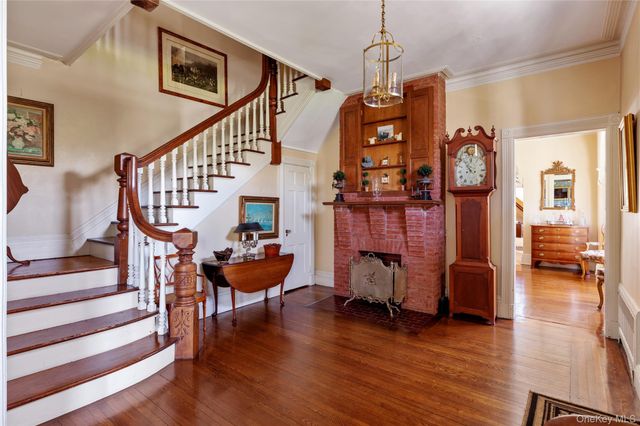 35 S Penataquit Avenue, Bay Shore, NY 11706