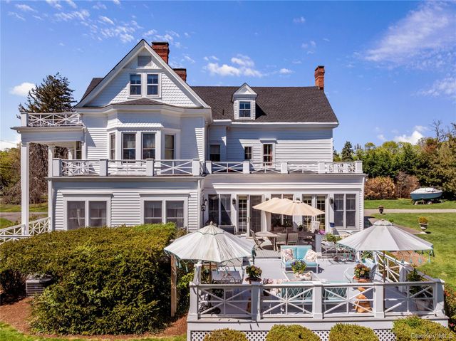 35 S Penataquit Avenue, Bay Shore, NY 11706