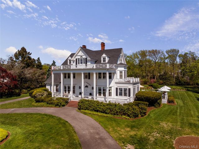 35 S Penataquit Avenue, Bay Shore, NY 11706
