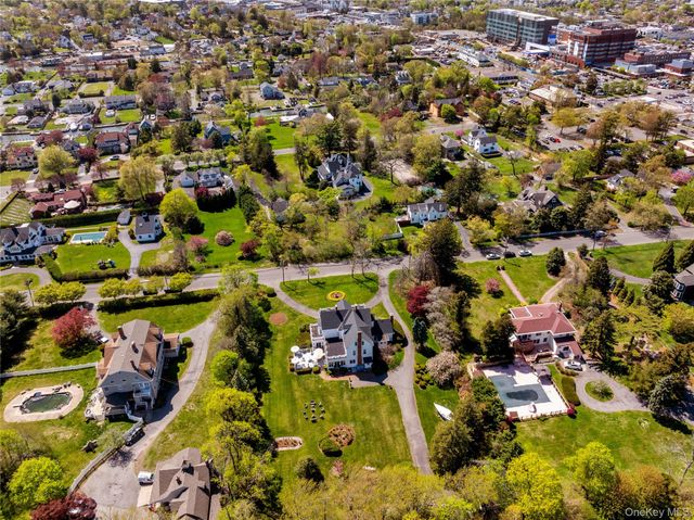 35 S Penataquit Avenue, Bay Shore, NY 11706