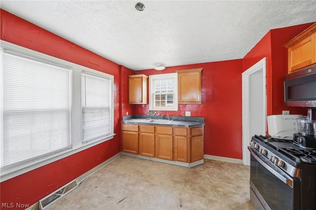 324 E 248th Street, Euclid, OH 44123