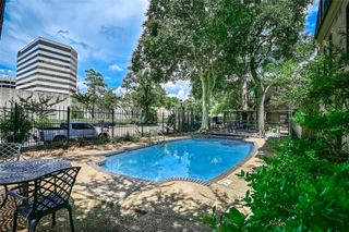 4515 Briar Hollow Place Drive 112, Houston, TX 77027