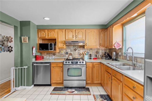 716 Redstone Drive, Shaler, PA 15101