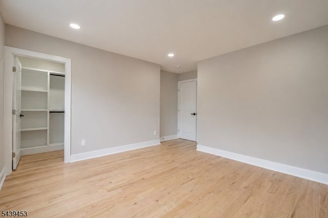 55 Long Hill Dr, Clifton City, NJ 07013