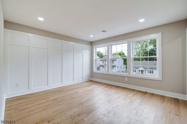 55 Long Hill Dr, Clifton City, NJ 07013