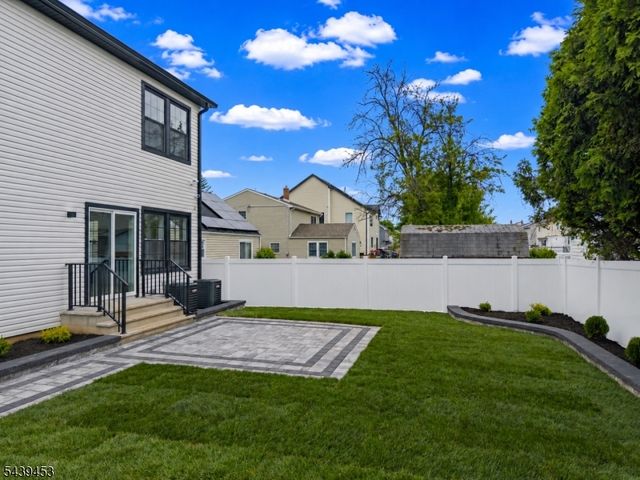 55 Long Hill Dr, Clifton City, NJ 07013