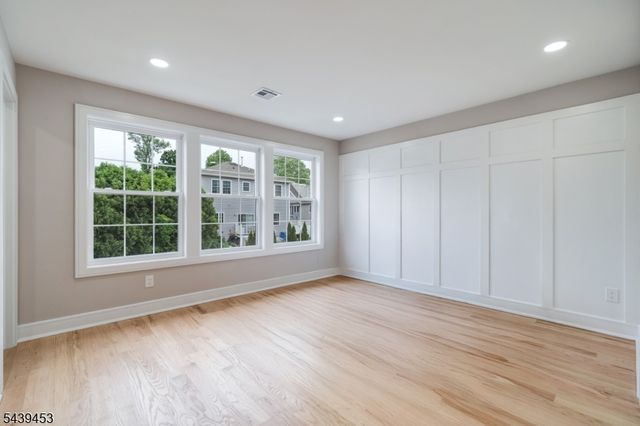55 Long Hill Dr, Clifton City, NJ 07013