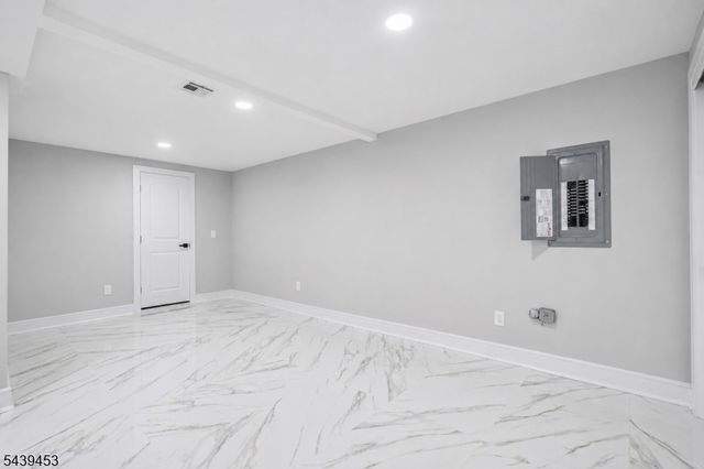 55 Long Hill Dr, Clifton City, NJ 07013