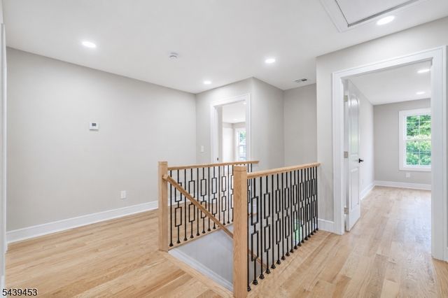 55 Long Hill Dr, Clifton City, NJ 07013