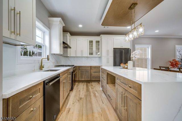 55 Long Hill Dr, Clifton City, NJ 07013