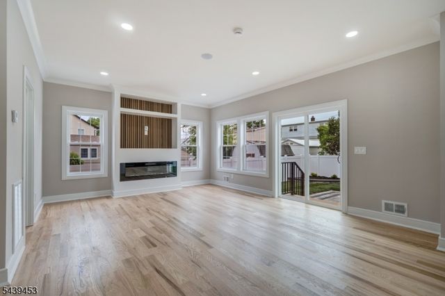 55 Long Hill Dr, Clifton City, NJ 07013