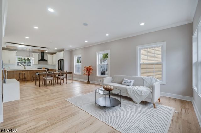 55 Long Hill Dr, Clifton City, NJ 07013