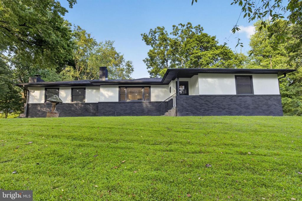 1 SUMMIT AVE, Chadds Ford, PA 19317