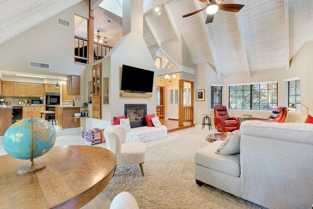 327 E Audubon Drive, Fresno, CA 93720