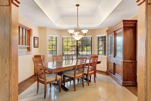 327 E Audubon Drive, Fresno, CA 93720