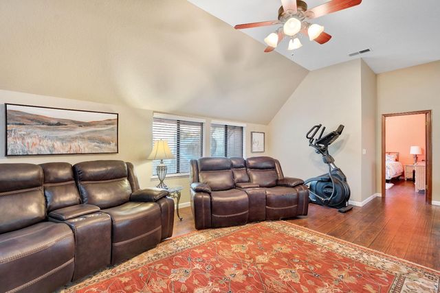 327 E Audubon Drive, Fresno, CA 93720