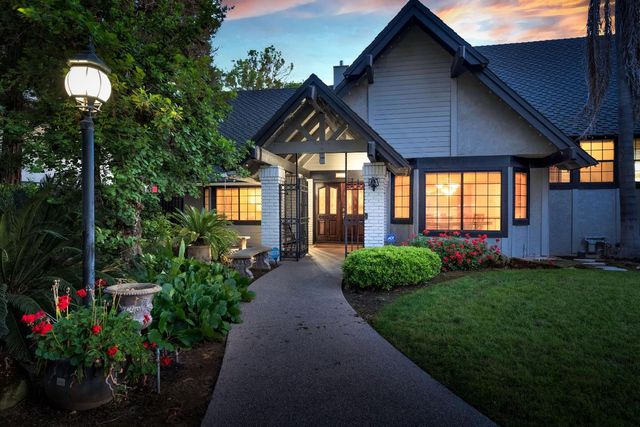 327 E Audubon Drive, Fresno, CA 93720