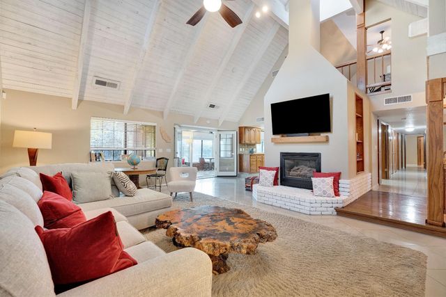 327 E Audubon Drive, Fresno, CA 93720