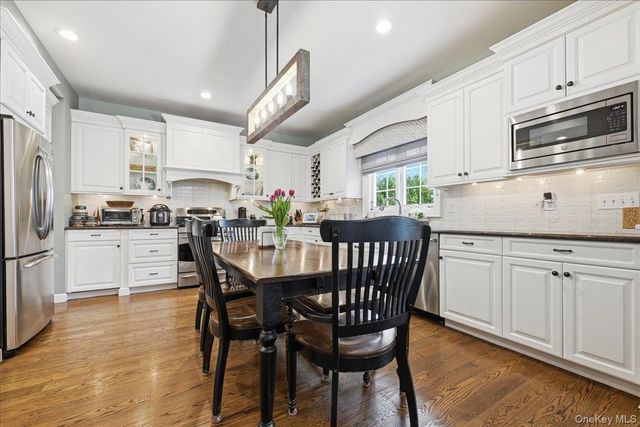 130 Wellington Road, Mineola, NY 11501
