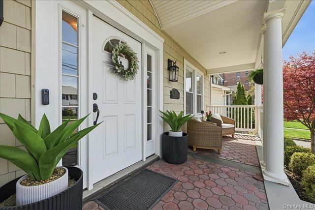 130 Wellington Road, Mineola, NY 11501