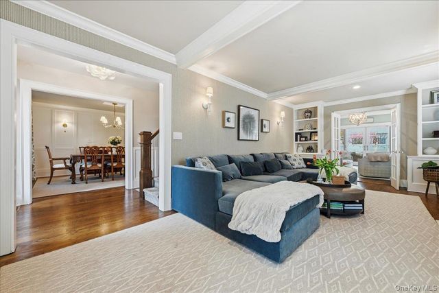 130 Wellington Road, Mineola, NY 11501