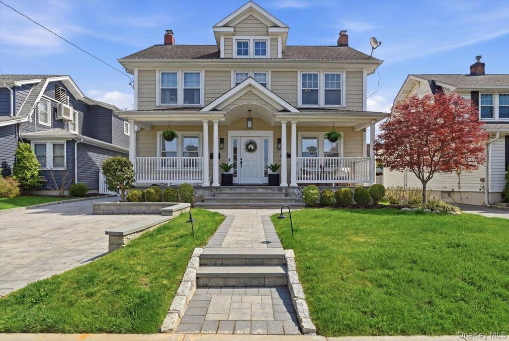 130 Wellington Road, Mineola, NY 11501