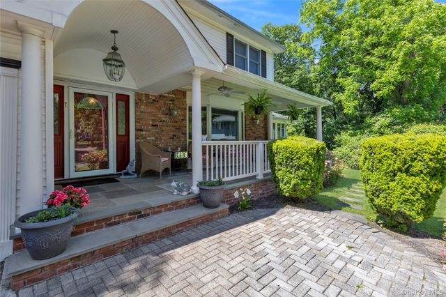 21 Martha Court, Centerport, NY 11721