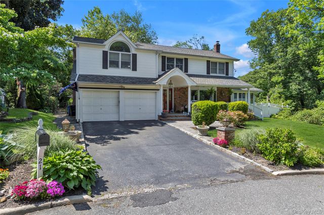 21 Martha Court, Centerport, NY 11721