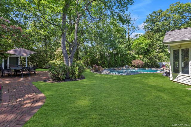 21 Martha Court, Centerport, NY 11721