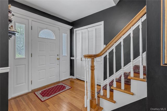 21 Martha Court, Centerport, NY 11721