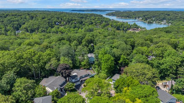 21 Martha Court, Centerport, NY 11721