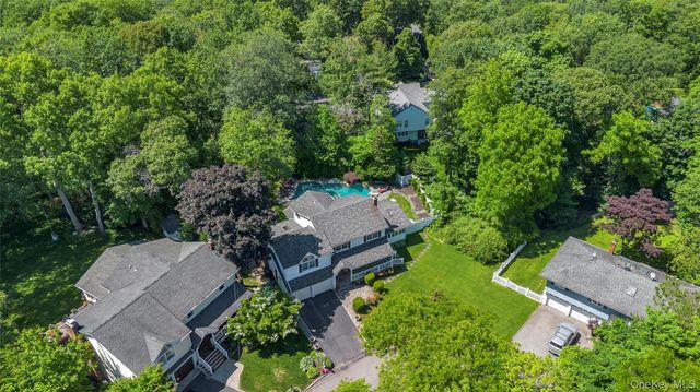 21 Martha Court, Centerport, NY 11721
