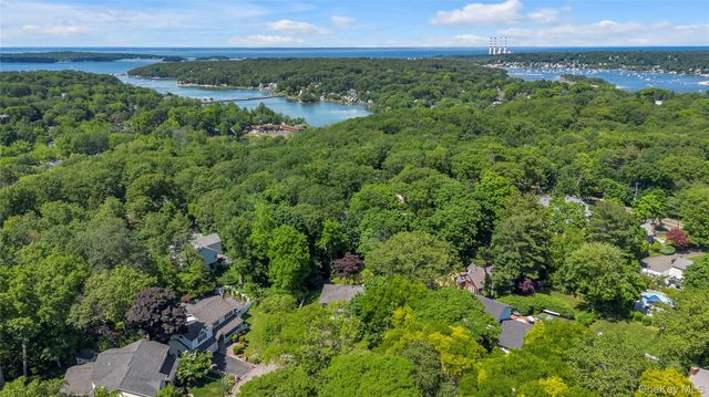21 Martha Court, Centerport, NY 11721