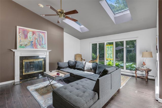 21 Martha Court, Centerport, NY 11721