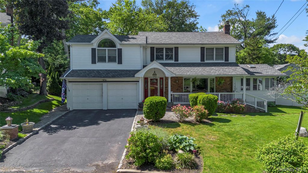 21 Martha Court, Centerport, NY 11721