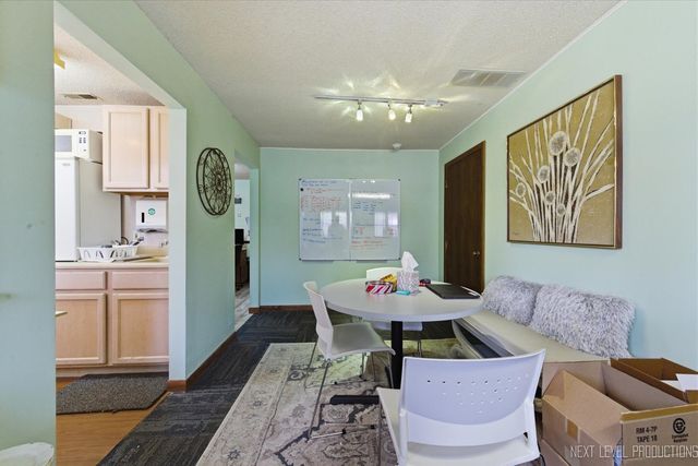 2000 Larkin Avenue 102, Elgin, IL 60123