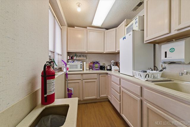 2000 Larkin Avenue 102, Elgin, IL 60123