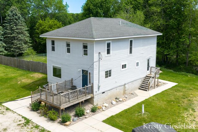 2162 S Stone Road, Fremont, MI 49412