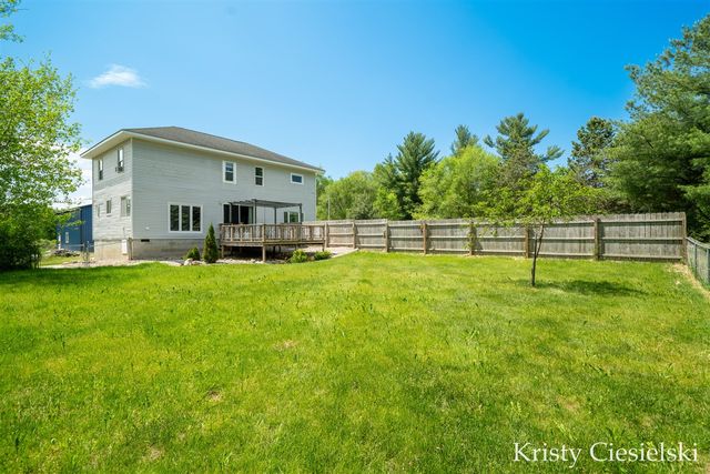 2162 S Stone Road, Fremont, MI 49412
